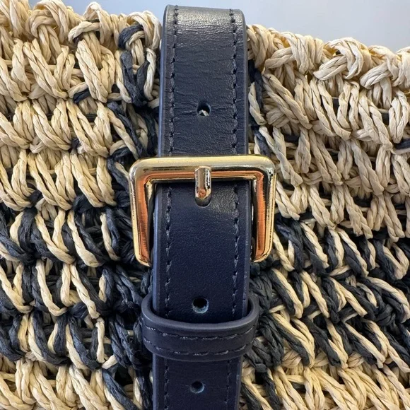 Nearly new! Vineyard Vines Navy Gingham 2 Way Bag - Picture 4 of 15